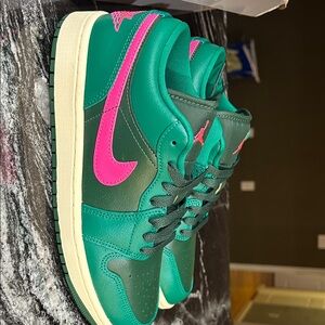 Nike Emerald and Fuchsia Sneakers